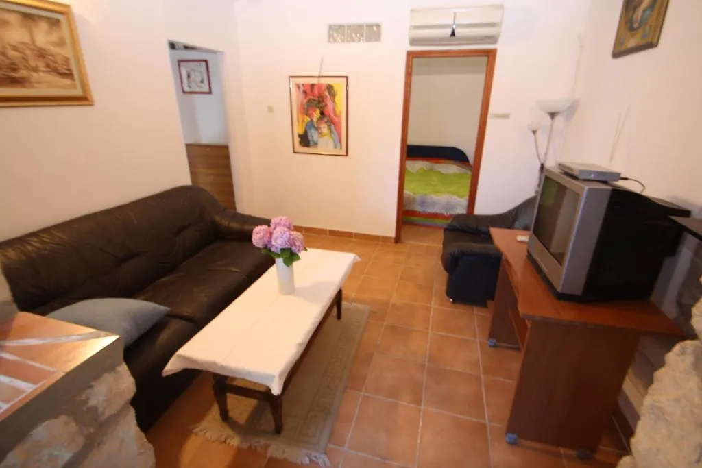 Apartments Tena With Private Parking Pula Croatie