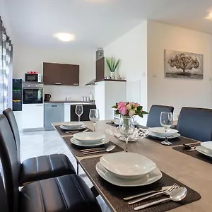 Apartment Karoca 3, Pula