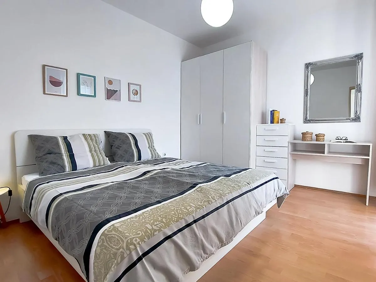 Apartments Tena With Private Parking Pula Kroatien