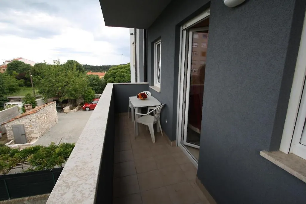 Apartments Tena With Private Parking Pula Kroatien