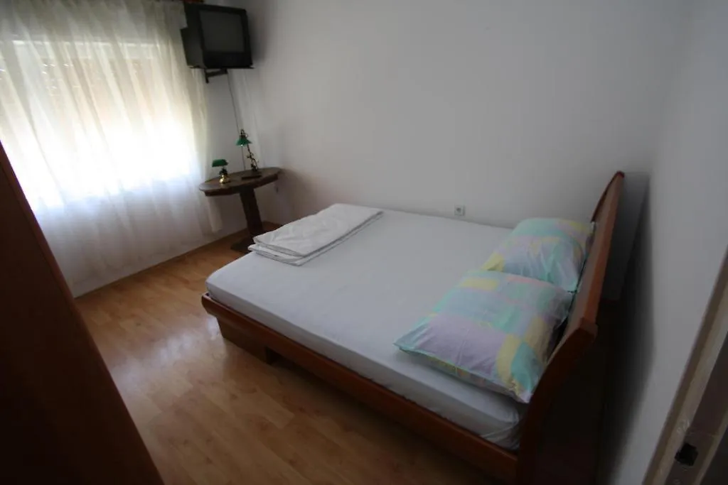 Apartments Tena With Private Parking Pula Kroatien