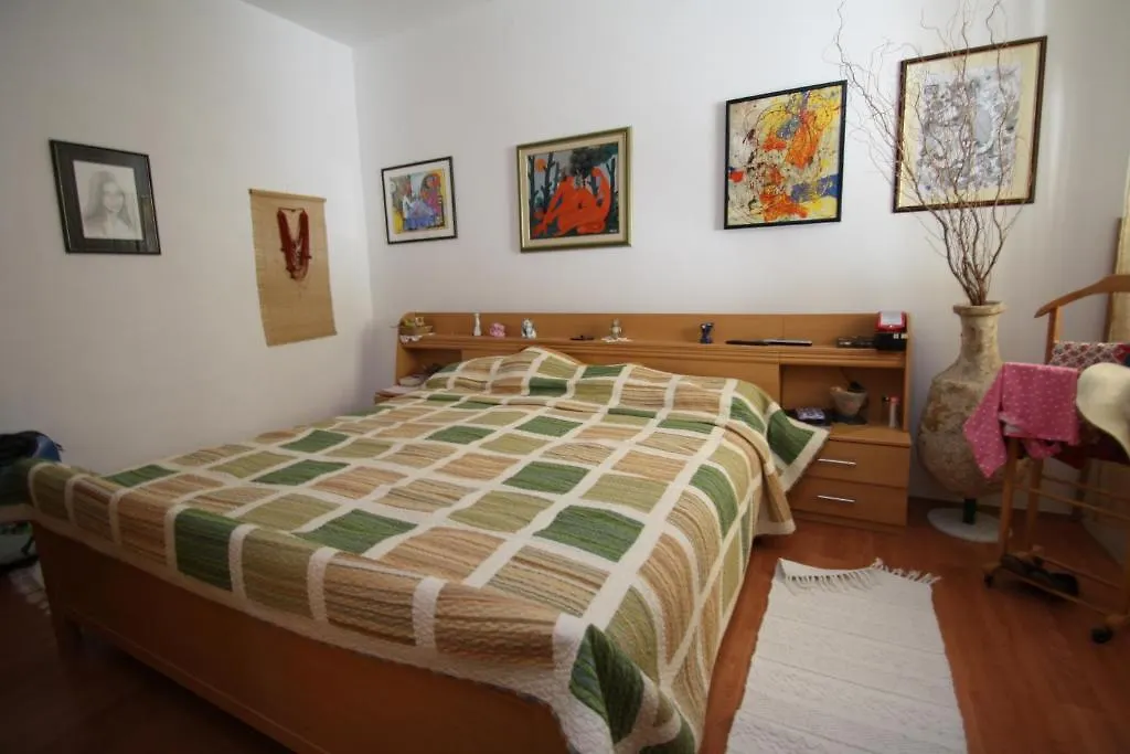 Apartments Tena With Private Parking Pula