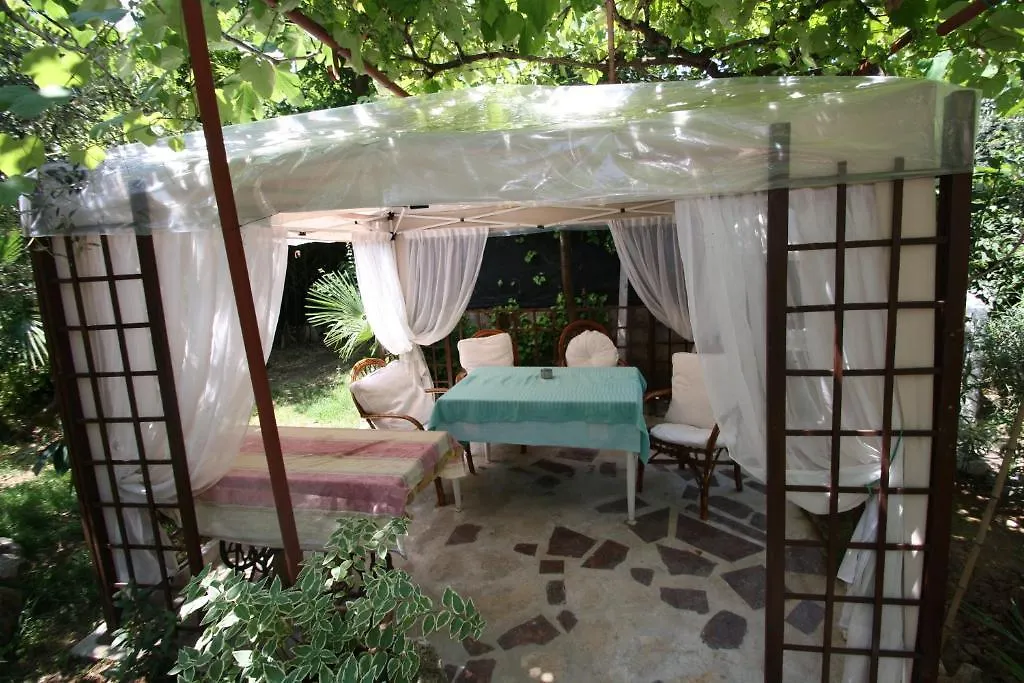 Apartments Tena With Private Parking Pula